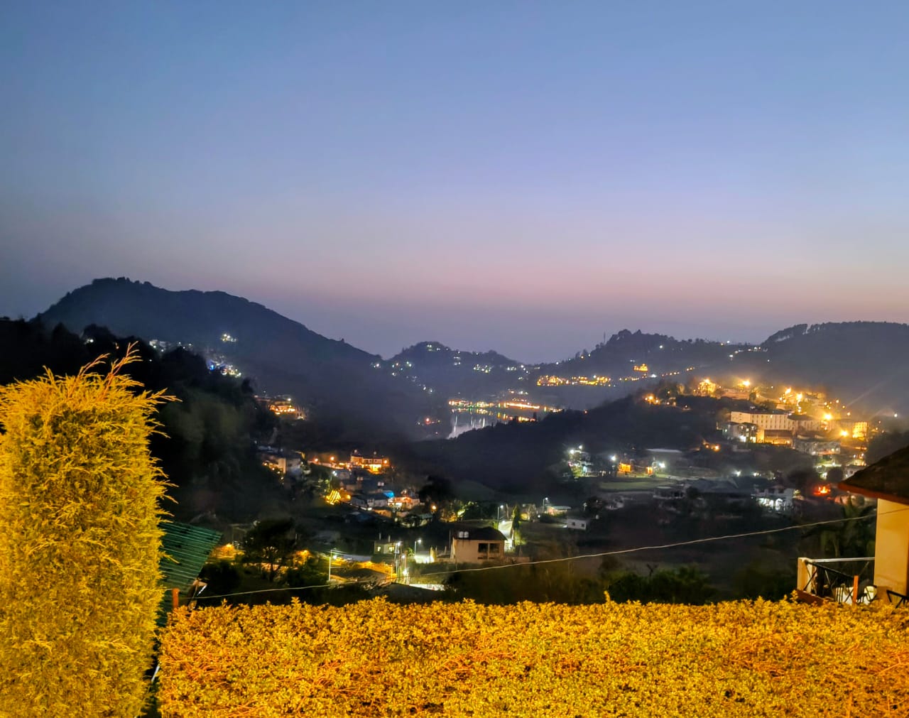 Cozy home stay in Naukuchiatal with lake view